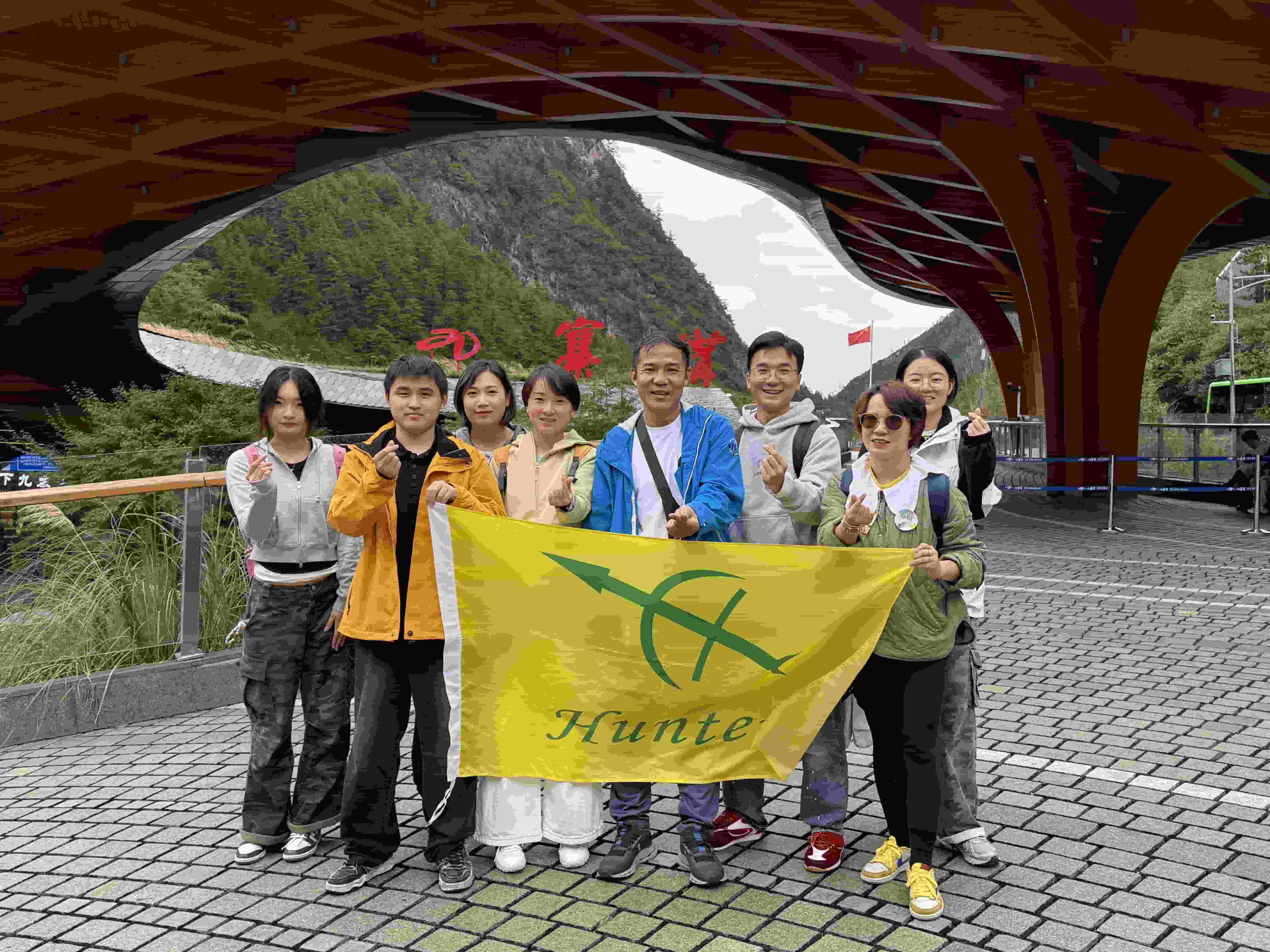 Melampaui Pegunungan dan Lautan, Menyatukan Keahlian | Dokumenter Perjalanan Team Building 